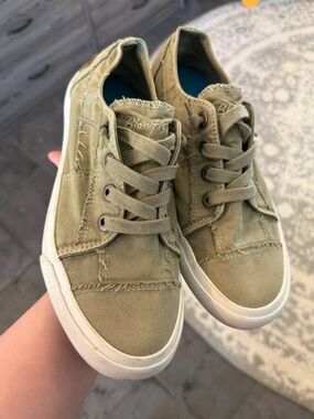Blowfish Olive Canvas Low-Top Sneakers